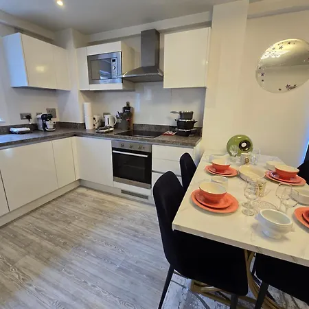 Mega3 Central Manchester Luxury 2-Bedroom,2-Baths With Free Car Park-3